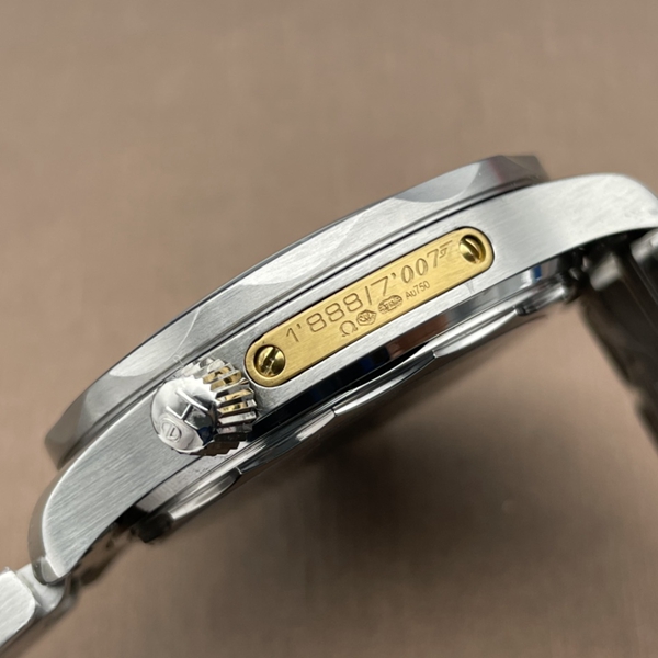 オメガ時計角部分ディテール